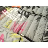 Kép 3/5 - 3XL-10XL extra nagyméretű férfi pufi mellény divatos graffiti feliratokkal, mely az őszi/téli szezon sláger terméke.Rendeljen online kényelemesen vagy jöjjön el hozzánk személyesen üzletünkbe!2