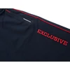 Kép 4/5 - XL-7XL nagy méretű férfi pamut rövidnadrág cipzáras zsebekkel sötétkék színben egy csipetnyi pirossal. Prémium minőségű, pamutban gazdag rugalmas anyagból!Rendeljen online, gyors 1-2 napos szállítással vagy jöjjön el hozzánk és próbálja fel személyesen!3