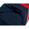 Kép 4/4 - Nagy XL-7XL méretű férfi pamut rövidnadrág sötétkék-piros színösszeállításban cipzáras zsebekkel. Prémium minőségű, pamutban gazdag rugalmas anyagból!Rendeljen online, gyors 1-2 napos szállítással vagy jöjjön el hozzánk és próbálja fel személyesen!3