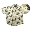 Kép 1/4 - Nyári vékony nagy 2XL,3XL,4XL,5XL,6XL méretű férfi rövid ujjú viszkóz ing törtfehér alapon bézs/sötétkék levél mintás.Rendeljen online gyors szállítással vagy jöjjön el személyesen üzletünkbe!