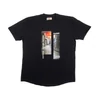 Kép 1/3 - Nyári 3XL,4XL,5XL,6XL-nagyméretű férfi rövid ujjú póló sötétkék színben, divatos városi képpel. Prémium minőségű 100% pamutból a kényelmes hétköznapokra. Rendeljen online, pár kattintással vagy jöjjön el hozzánk!