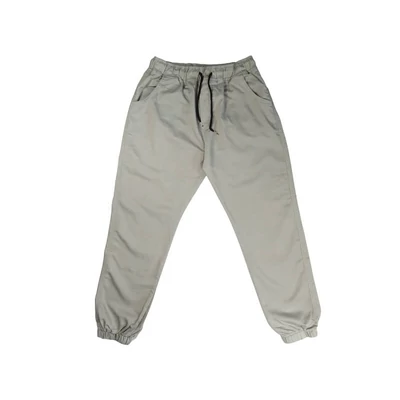 Nagy 3XL-6XL méretű P.Ezüst szürke gumis derekú és aljú férfi jogger nadrág. Prémium minőségű puha, rugalmas pamut anyagból!Rendeljen online vagy jöjjön el üzletünkbe, próbálja fel személyesen!1