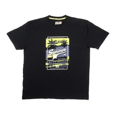 Nyári 3XL,4XL,5XL,6XL-nagyméretű férfi rövid ujjú póló sötétkék színben, divatos tengerparti mintával. Prémium minőségű 100% pamutból a kényelmes hétköznapokra. Rendeljen online, pár kattintással vagy jöjjön el hozzánk személyesen!1