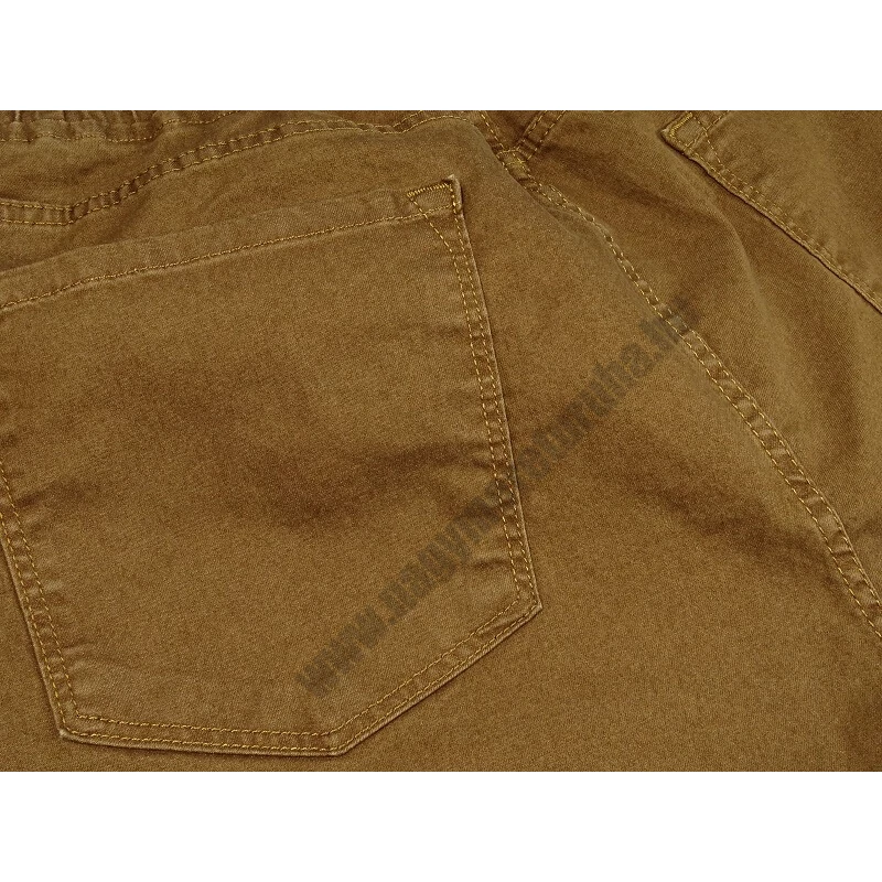 Nagy XL-8XL méretű P.Barna gumis derekú és aljú férfi jogger farmernadrág. Prémium minőségű rugalmas pamut anyagból!Rendeljen online vagy jöjjön el üzletünkbe, próbálja fel személyesen!2