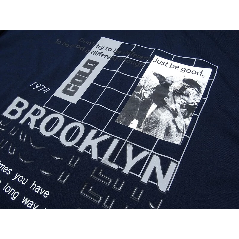 Prémium minőségű PP.Sötétkék Brooklyn férfi nagyméretű hosszú ujjú póló.Öltözzön stílusosan extra méretekkel is!Próbálja fel üzletünkben vagy rendeljen online!2