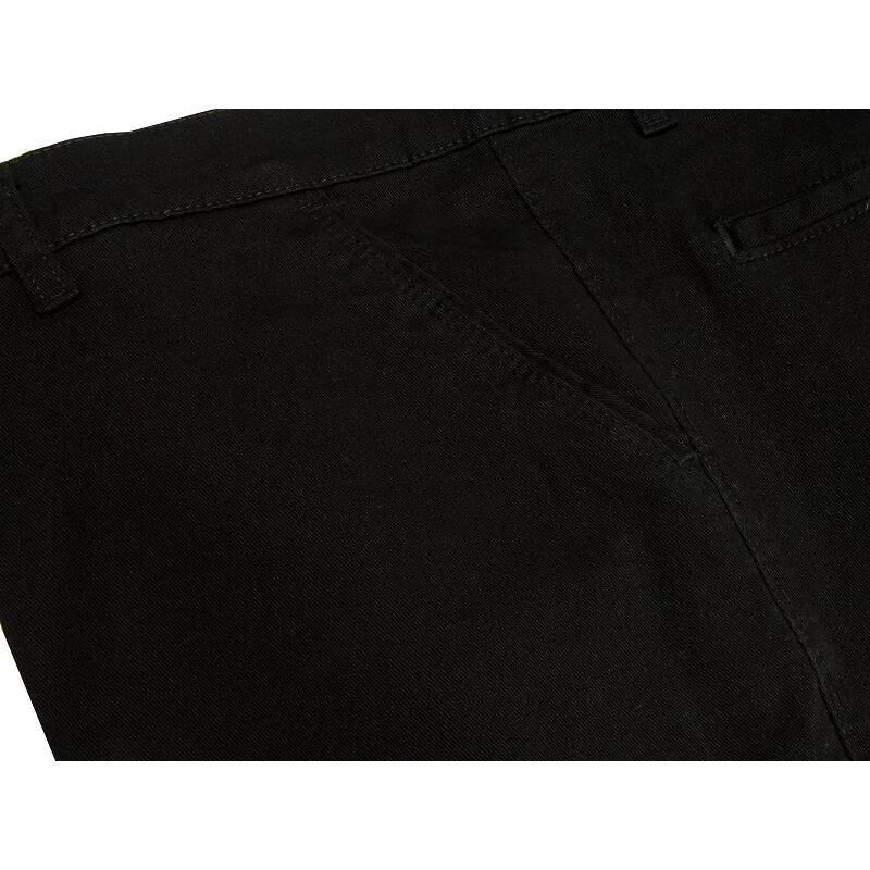 Elegáns szabású nagyméretű férfi svédzsebes farmernadrág fekete színben. Prémium minőségű rugalmas pamutból!Rendeljen online, gyors szállítással vagy jöjjön el üzletünkbe személyesen!2