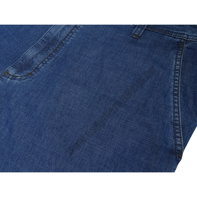 Elegáns szabású nagyméretű férfi svédzsebes farmernadrág kék színben. Prémium minőségű természetes Tencel anyagból!Rendeljen online, gyors szállítással vagy jöjjön el üzletünkbe személyesen!2