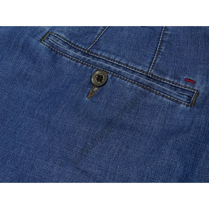 Elegáns szabású nagyméretű férfi svédzsebes farmernadrág kék színben. Prémium minőségű természetes Tencel anyagból!Rendeljen online, gyors szállítással vagy jöjjön el üzletünkbe személyesen!3