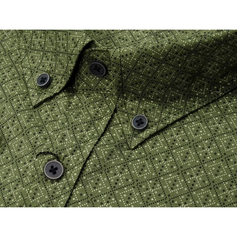 10XL Keki mintás extra nagyméretű férfi ing részletfotó – gombos gallér és minta közelről