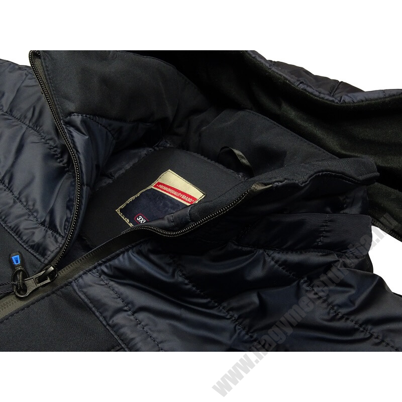Férfi nagy 3XL-6XL méretű, steppelt bélelt softshell kabát levehető kapucnival, sötétkék színben. Tekintse meg online vagy jöjjön el hozzánk személyesen üzletünkbe.2