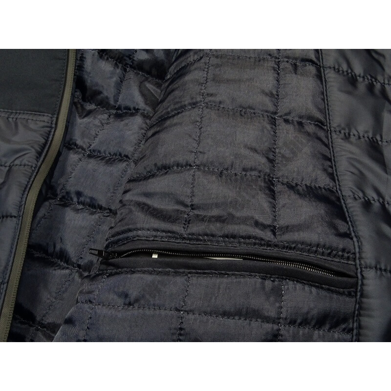 Férfi nagy 3XL-6XL méretű, steppelt bélelt softshell kabát levehető kapucnival, sötétkék színben. Tekintse meg online vagy jöjjön el hozzánk személyesen üzletünkbe.4