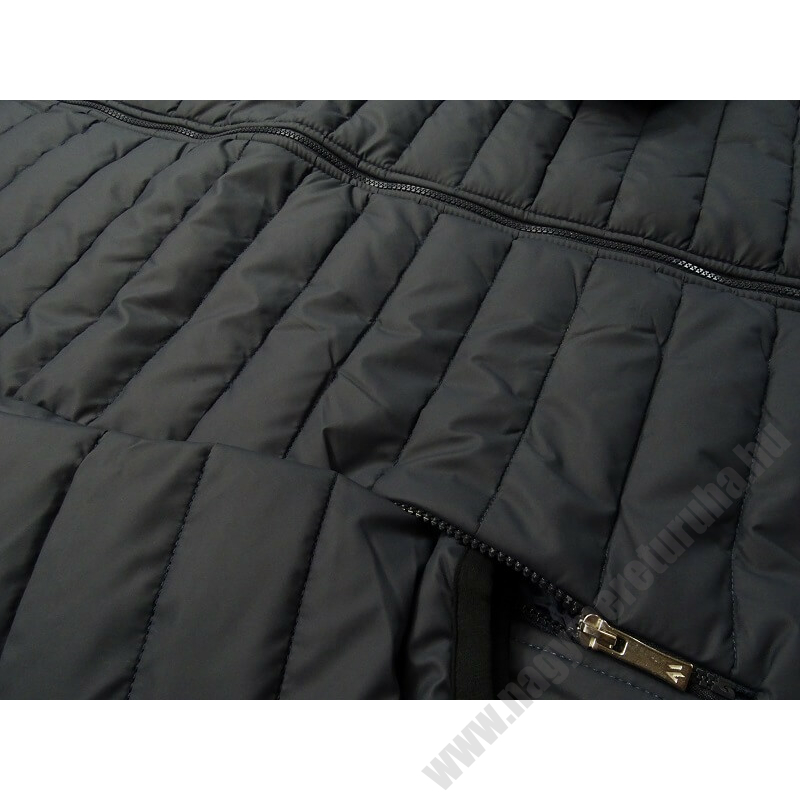 3XL-8XL méretű sötétkék színű, bőrhatású férfi pufi kabát, prémium minőségű anyagokból. Tekintse meg online vagy jöjjön el hozzánk személyesen üzletünkbe.3