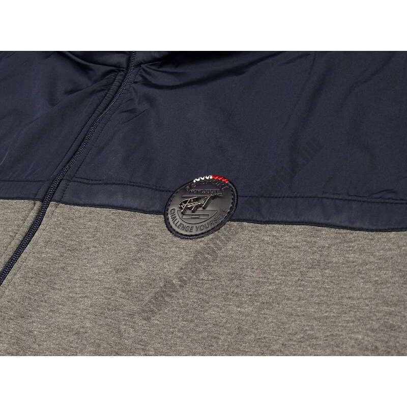 3XL-7XL méretű Challenge szürke-sötétkék nagyméretű férfi melegítő szett rugalmas pamut anyagból.Rendeljen online kényelmesen vagy jöjjön el hozzánk személyesen!3