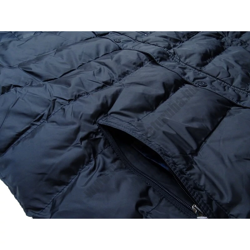 Nagy 3XL-6XL méretű férfi sötétkék színű levehető kapucnis pufi mellény prémium minőségű vízlepergetős anyagból.Rendeljen online kényelemesen vagy jöjjön el hozzánk személyesen üzletünkbe!3