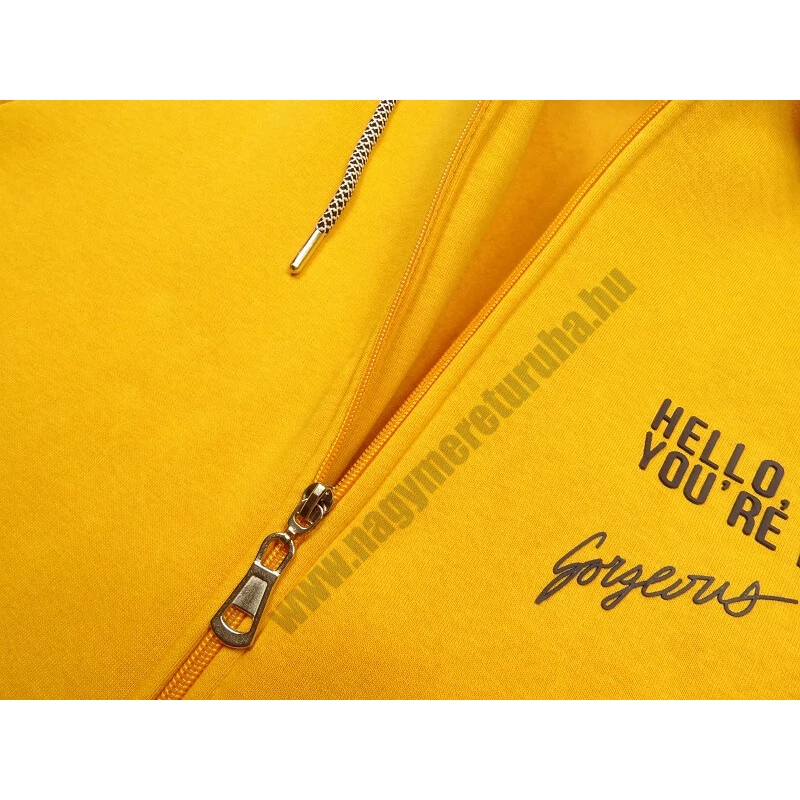 Extra nagy 3XL-8XL méretű férfi cipzáras pulóver, divatos sárga színben, feliratokkal.Prémium minőségű 100% pamutból. Rendeljen online, vagy jöjjön el hozzánk személyesen!2