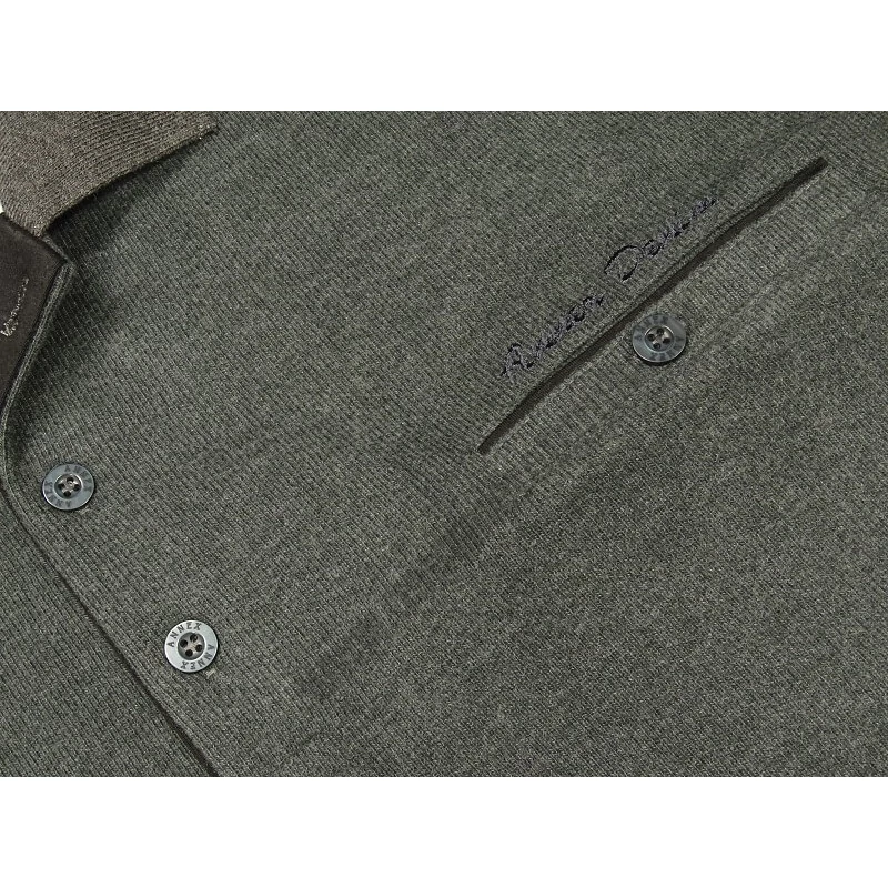 Szürke Soft Touch férfi galléros pulóver 2XL, gombos mellzseb és plüss hatású pamut anyag közelről