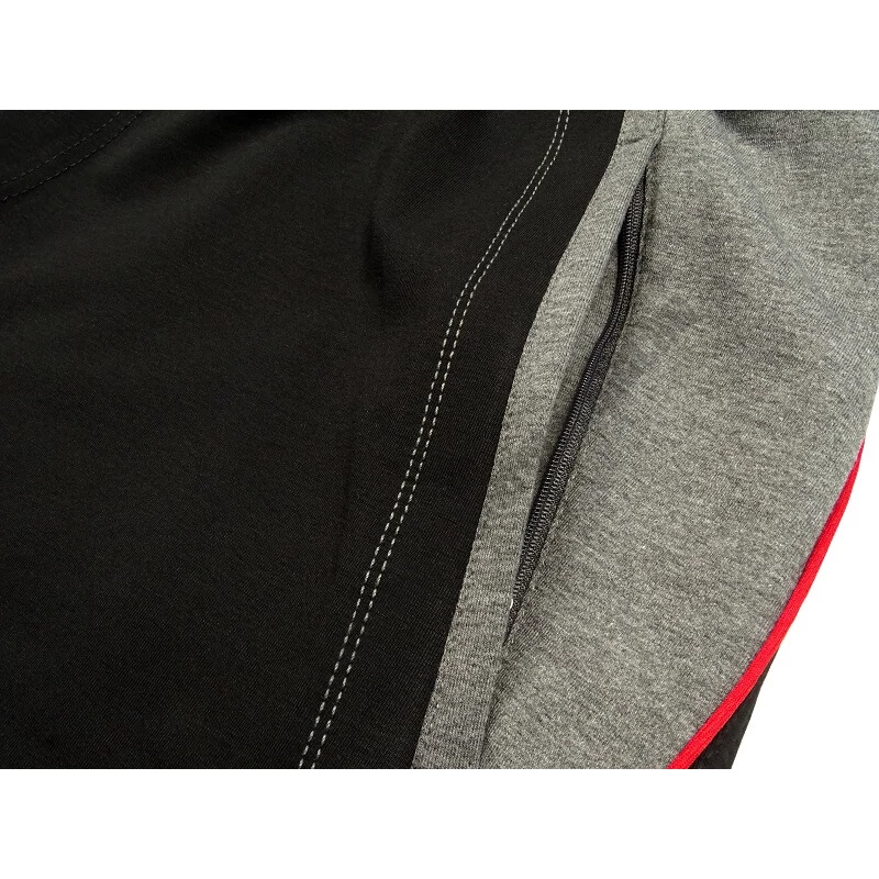 Nagy XL-7XL méretű férfi pamut rövidnadrág fekete-szürke színösszeállításban cipzáras zsebekkel. Prémium minőségű, pamutban gazdag rugalmas anyagból!Rendeljen online, gyors 1-2 napos szállítással vagy jöjjön el hozzánk és próbálja fel személyesen!2