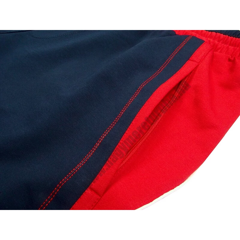 Nagy XL-7XL méretű férfi pamut rövidnadrág sötétkék-piros színösszeállításban cipzáras zsebekkel. Prémium minőségű, pamutban gazdag rugalmas anyagból!Rendeljen online, gyors 1-2 napos szállítással vagy jöjjön el hozzánk és próbálja fel személyesen!2