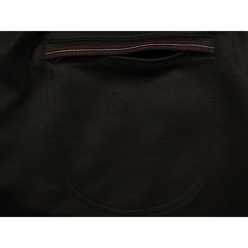 Nagy XL,2XL,3XL,4XL,5XL,6XL méretű férfi fekete,piros csíkos pamut rövidnadrág cipzáras zsebekkel. Prémium minőségű rugalmas anyagból!Rendeljen online, gyors 1-2 napos szállítással vagy jöjjön el hozzánk és próbálja fel személyesen!3