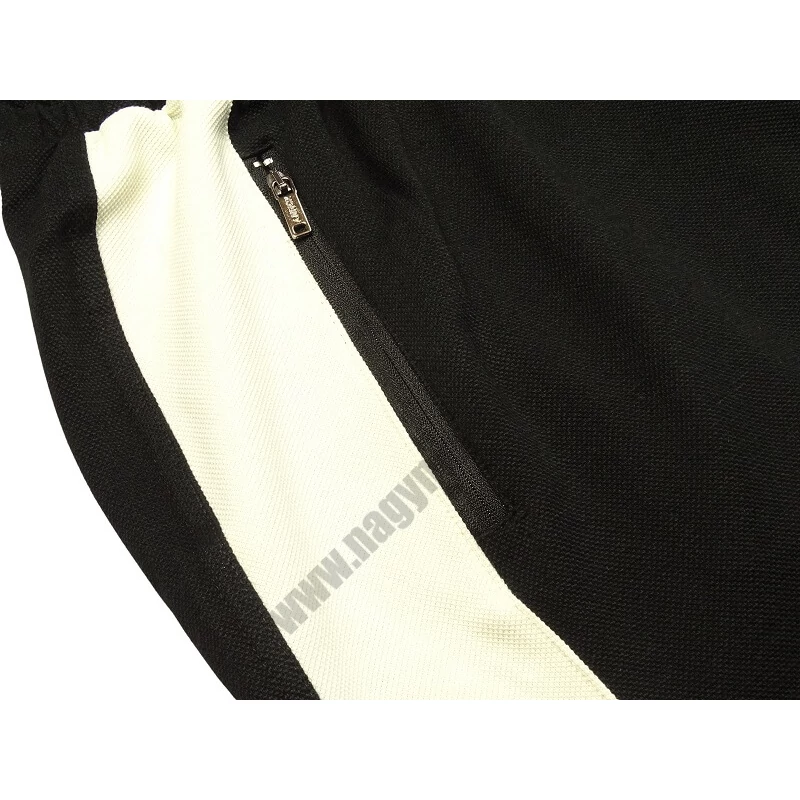Nagy 2XL,3XL,4XL,5XL,6XL méretű férfi fekete színű, pamut rövidnadrág fehér csíkokkal és cipzáras zsebekkel. Prémium minőségű rugalmas pamutból!Rendeljen online, gyors 1-2 napos szállítással vagy jöjjön el hozzánk és próbálja fel személyesen!2