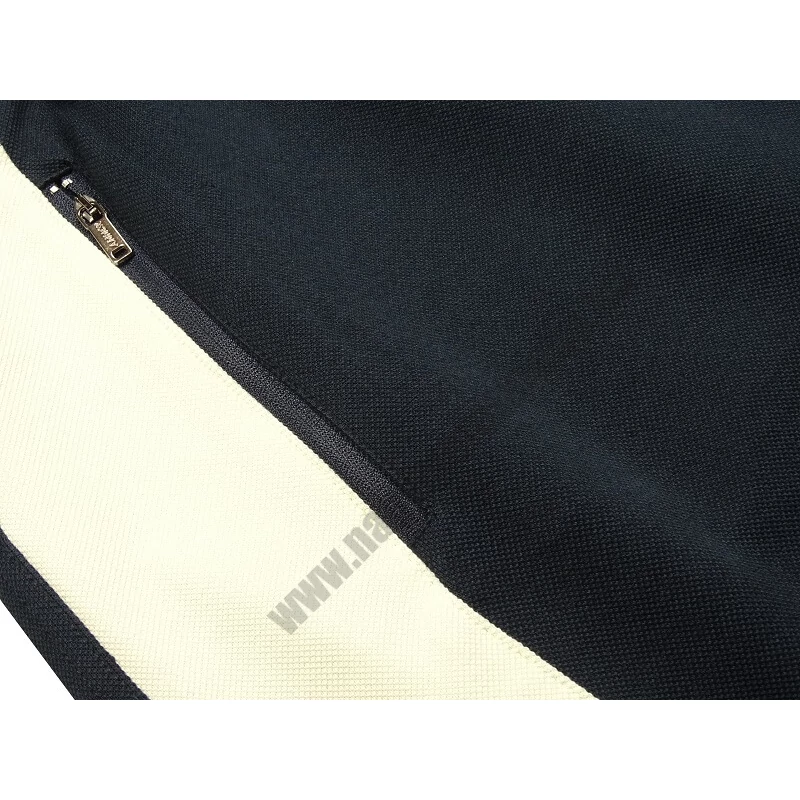 Nagy 2XL,3XL,4XL,5XL,6XL méretű férfi sötétkék színű, pamut rövidnadrág fehér csíkokkal és cipzáras zsebekkel. Prémium minőségű rugalmas pamutból!Rendeljen online, gyors 1-2 napos szállítással vagy jöjjön el hozzánk és próbálja fel személyesen!2
