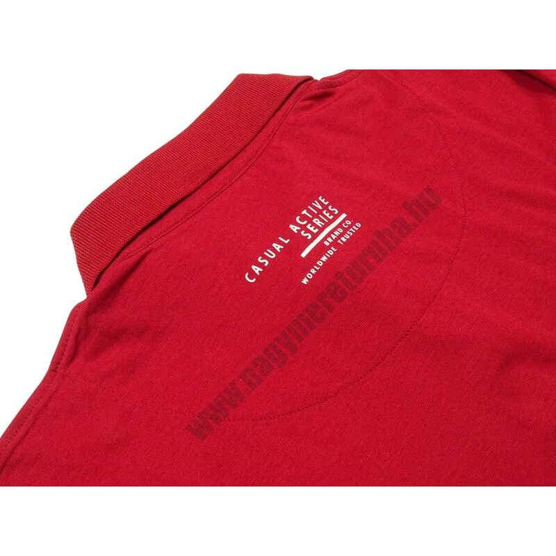 Divatos férfi galléros póló nagy 3XL-6XL méretekben. Bordó színű, nagy nyomott feliratokkal és térkép mintával az igazi kalandoroknak. Prémium minőségű 100% pamutból. Vásárolja meg online, pontos mérettáblázatunk segítségével!3