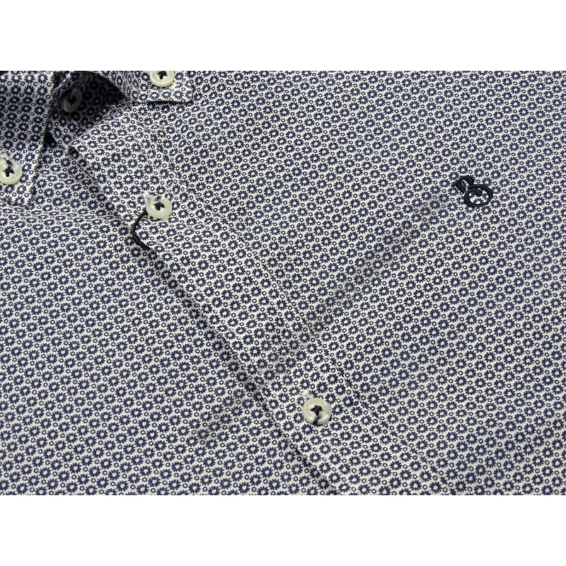 Nyári vékony nagyméretű férfi rövid ujjú vászon ing 2XL, 3XL, 4XL, 5XL, 6XL méretekben. Fehér alapon apró sötétkék virág mintás.Prémium minőségű 100% pamut anyagból.Rendeljen online kényelmesen vagy jöjjön el személyesen üzletünkbe!2