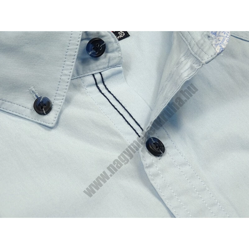 2XL,3XL,4XL,5XL,6XL-nagyméretű férfi rövid ujjú ing világoskék színben, dupla mellkas zsebbel. Prémium minőségű 100% pamutból.Rendeljen online kényelmesen vagy jöjjön el személyesen üzletünkbe!3