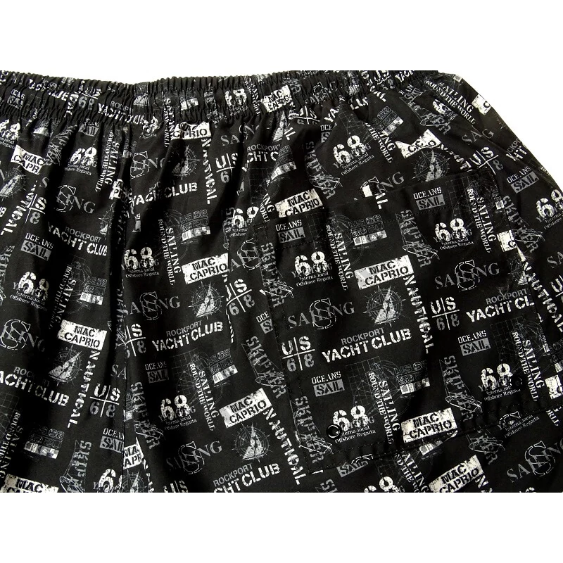 Divatos férfi 2XL-6XL nagyméretű MC.Rocky fekete, fehér feliratos fürdőnadrág, cipzáras zsebekkel. Rendeljen online, gyors szállítással vagy látogasson el hozzánk üzletünkbe!3
